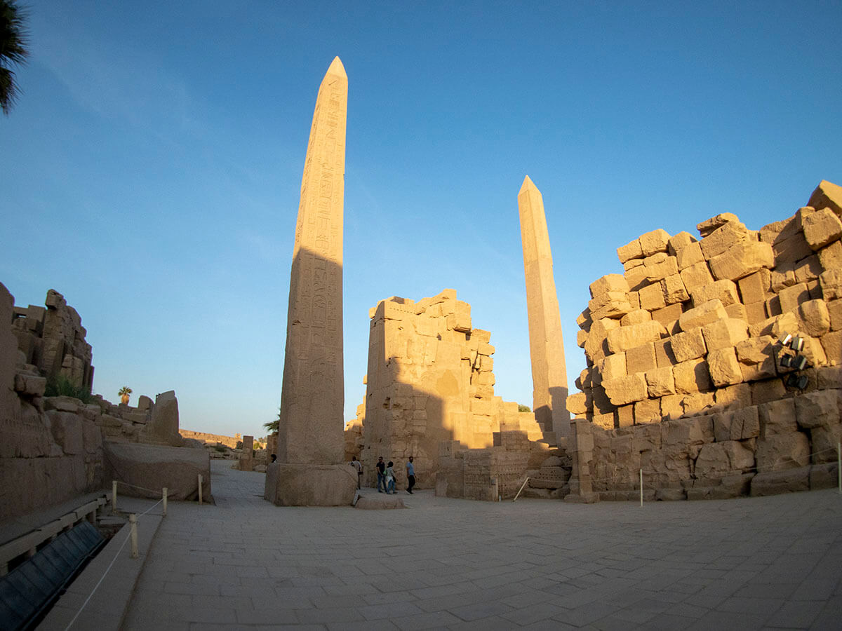 Karnak obeliscos gemelos