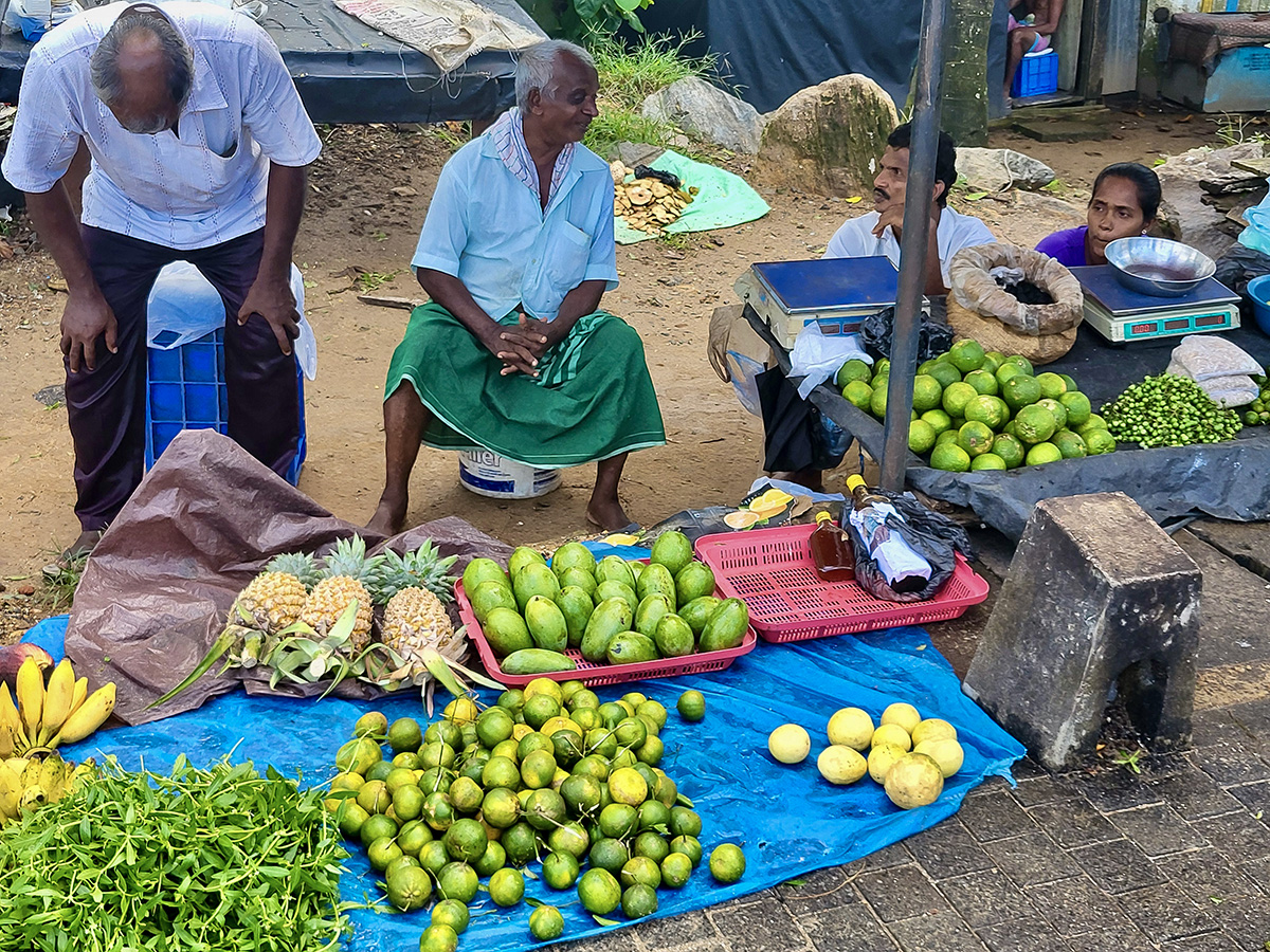 Puesto de frutas en el mercado de Galle